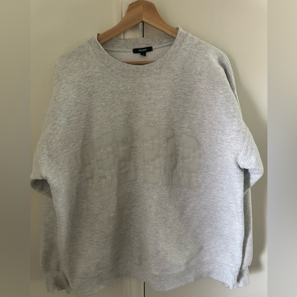 The Bar Women’s Grey Logo Crewneck Size L

VARSITY SWEATSHIRT LT HEATHER GREY